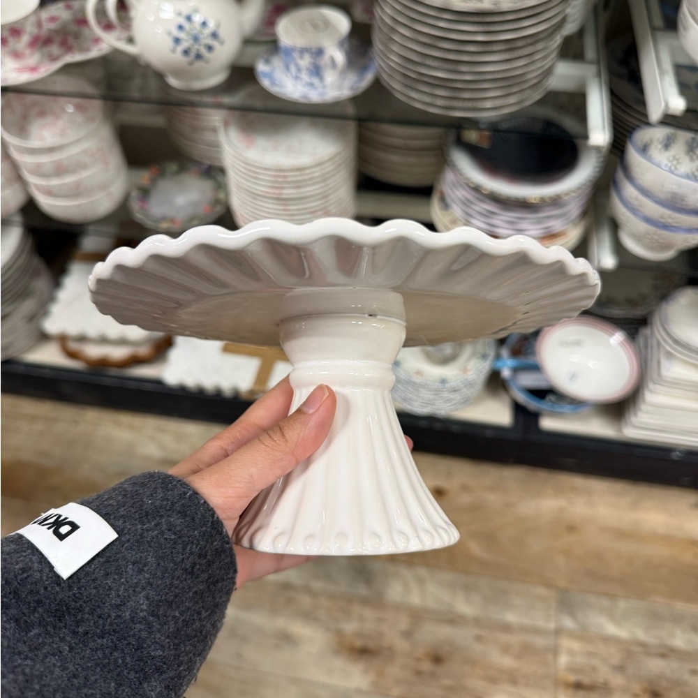 Elegant White Ceramic Cake Stand